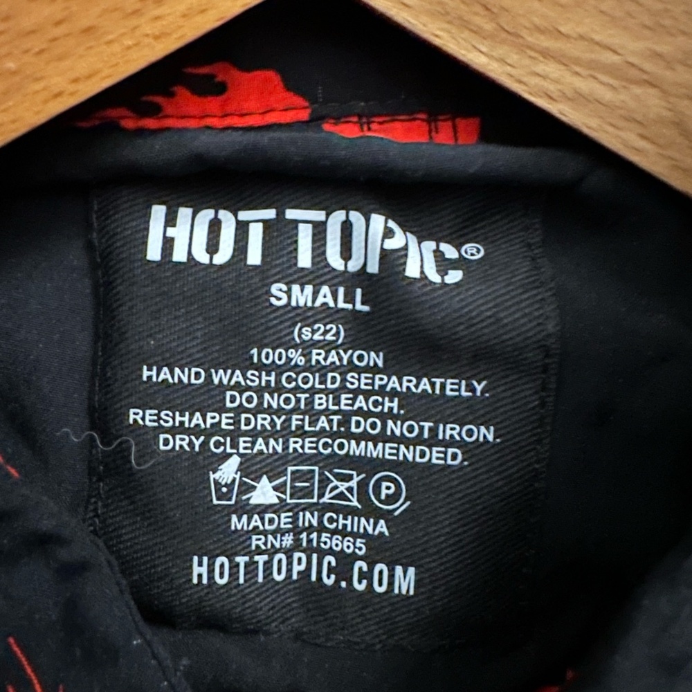 Graphic button down - Picture 3 of 3